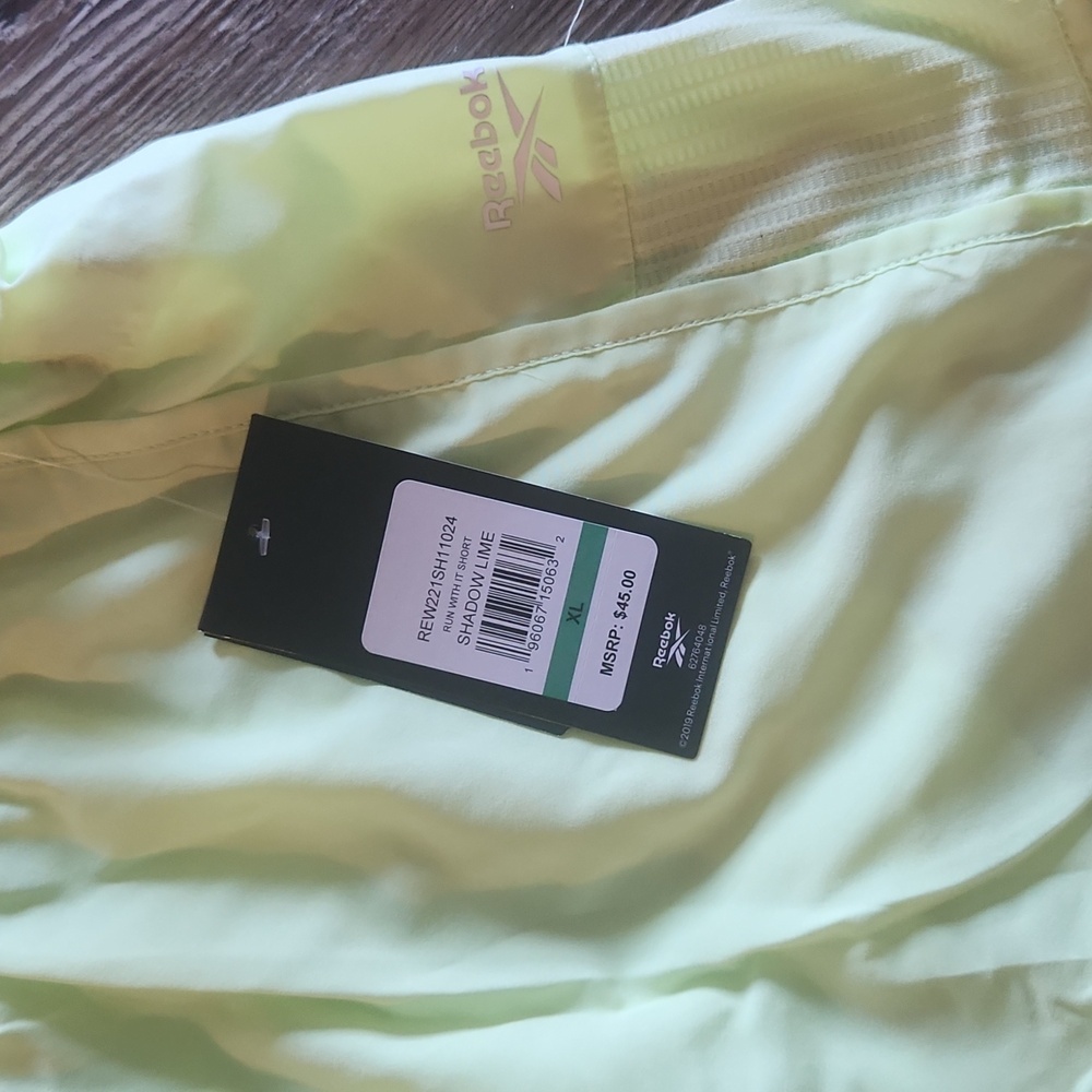 BNWT Reebok Relaxed Shorts - Picture 3 of 4